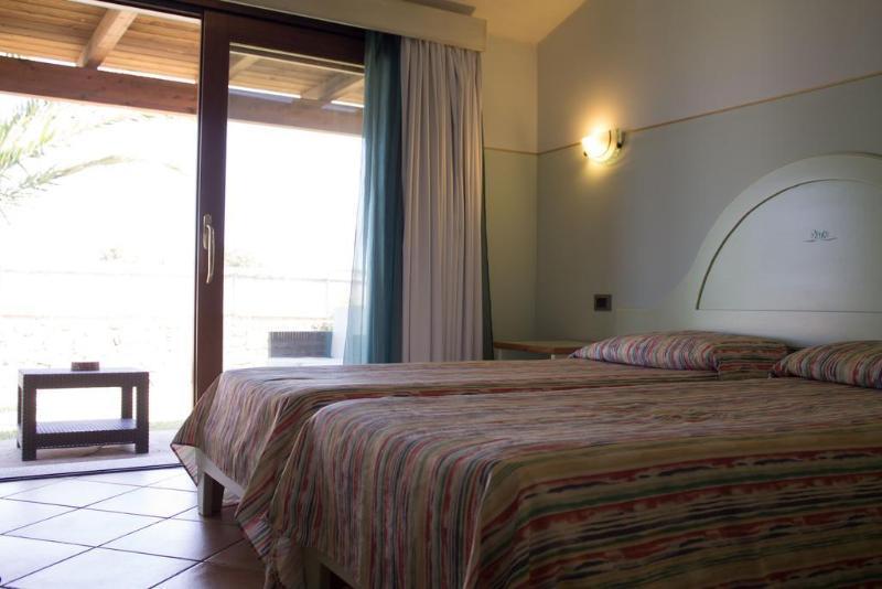 Hotel Luci Del Faro Калазетта Экстерьер фото