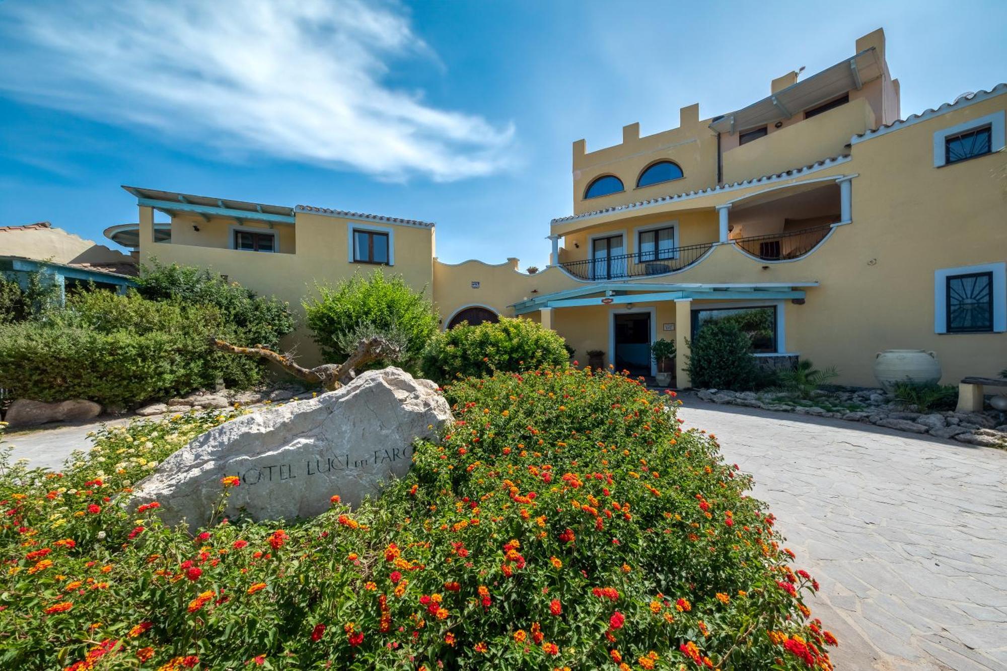 Hotel Luci Del Faro Калазетта Экстерьер фото